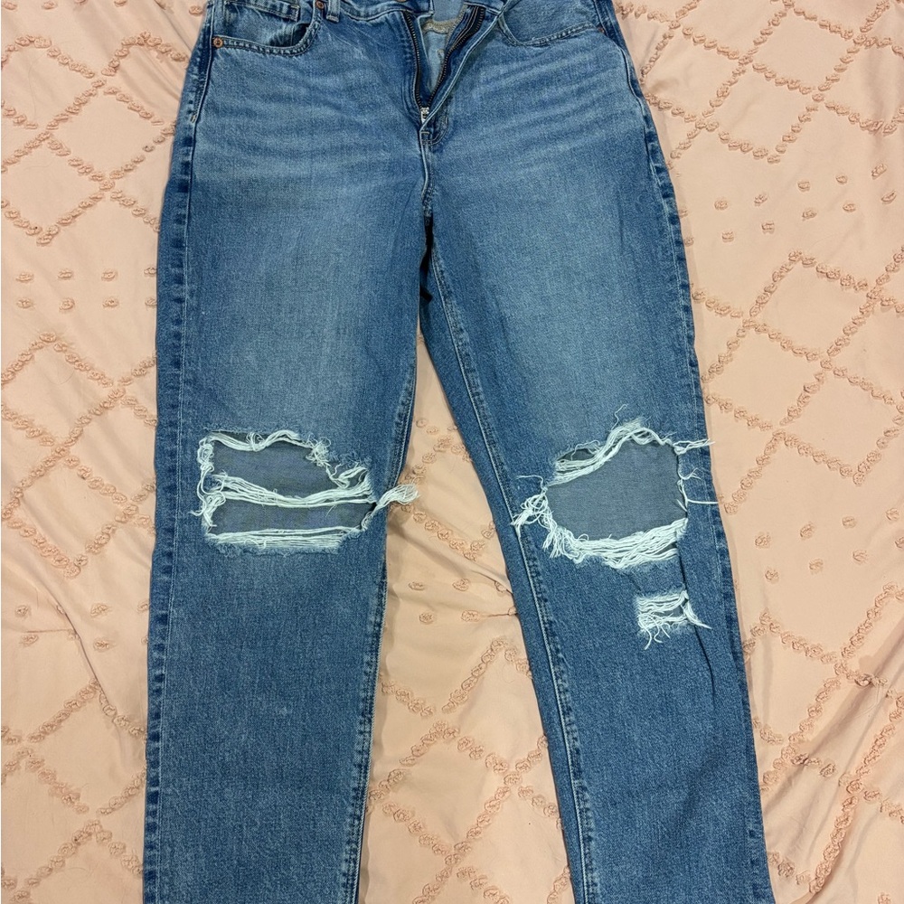 Women’s distressed American Eagle Jeans